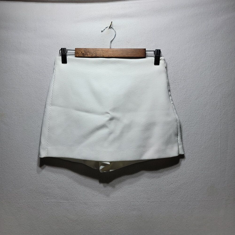 Zara White Skort Shorts Skirt Small Dressy new with tags